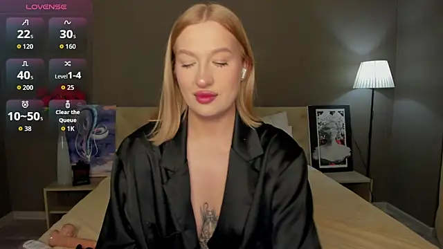 Emma  Leee online show from October 5, 2025, 1:04 am