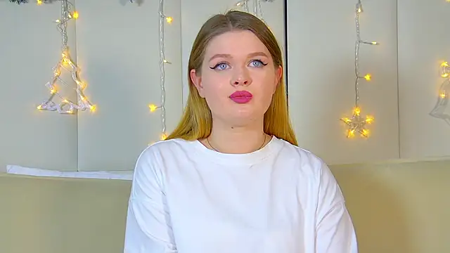 CrystalLyons online show from December 22, 2024, 3:22 pm