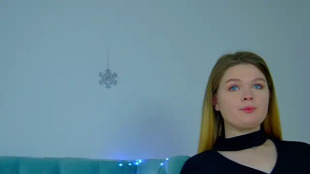 CrystalLyons online show from December 28, 2024, 6:17 am