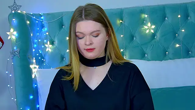 CrystalLyons online show from December 28, 2024, 9:20 am