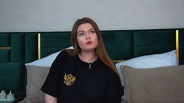 CrystalLyons online show from February 17, 2026, 6:03 pm