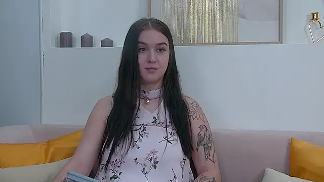 ChristinaMilton online show from January 8, 2025, 12:58 pm