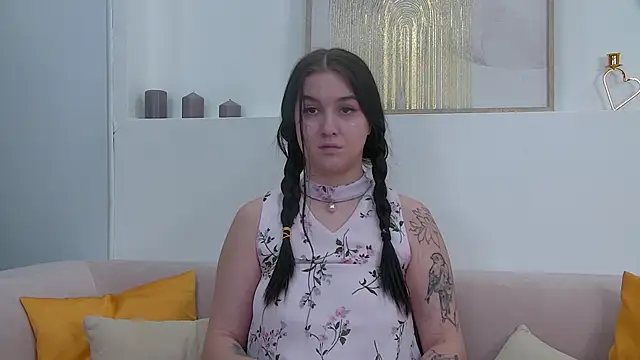 ChristinaMilton online show from January 8, 2025, 4:44 pm