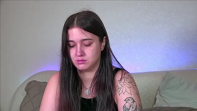 Snapshot of ChristinaMilton chatting on October 20, 2025, 6:08 pm ChristinaMilton online show from October 20, 2025, 6:08 pm