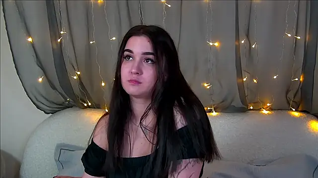 Snapshot of ChristinaMilton chatting on October 25, 2025, 6:24 pm ChristinaMilton online show from October 25, 2025, 6:24 pm