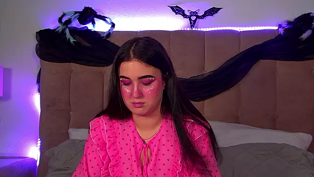 Snapshot of ChristinaMilton chatting on November 1, 2025, 6:10 pm ChristinaMilton online show from November 1, 2025, 6:10 pm