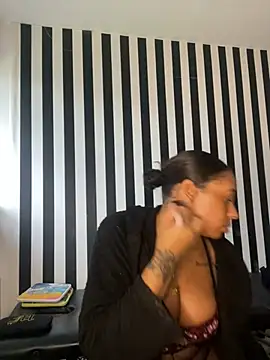 bigbootyjayda online show from December 18, 2024, 1:23 pm