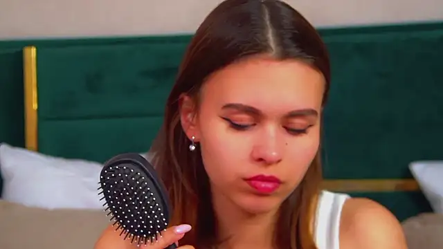 Snapshot of PollyLanders chatting on September 29, 2025, 6:24 pm PollyLanders online show from September 29, 2025, 6:24 pm