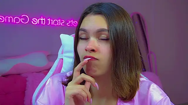 Snapshot of PollyLanders chatting on October 12, 2025, 6:29 pm PollyLanders online show from October 12, 2025, 6:29 pm