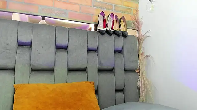 JESSYCORTES online show from October 4, 2025, 2:37 pm