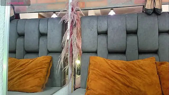 JESSYCORTES online show from February 13, 2026, 8:49 pm