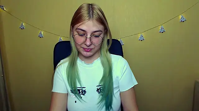 Snapshot of Luna_Lush_ chatting on December 7, 2024, 12:13 pm Luna Lush  online show from December 7, 2024, 12:13 pm