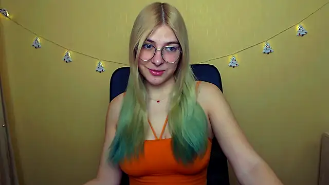 Snapshot of Luna_Lush_ chatting on December 8, 2024, 9:13 am Luna Lush  online show from December 8, 2024, 9:13 am