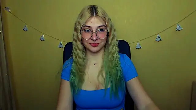 Snapshot of Luna_Lush_ chatting on December 17, 2024, 8:23 am Luna Lush  online show from December 17, 2024, 8:23 am