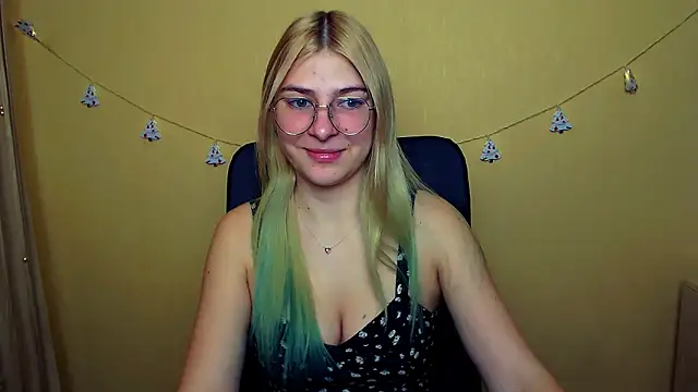 Snapshot of Luna_Lush_ chatting on December 20, 2024, 9:21 am Luna Lush  online show from December 20, 2024, 9:21 am