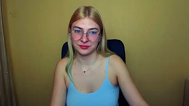 Snapshot of Luna_Lush_ chatting on January 3, 2025, 8:21 am Luna Lush  online show from January 3, 2025, 8:21 am