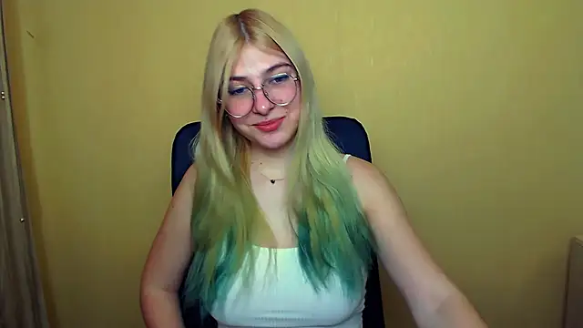 Snapshot of Luna_Lush_ chatting on January 7, 2025, 11:48 am Luna Lush  online show from January 7, 2025, 11:48 am