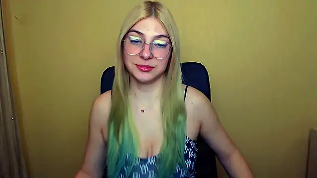 Snapshot of Luna_Lush_ chatting on January 8, 2025, 8:27 am Luna Lush  online show from January 8, 2025, 8:27 am