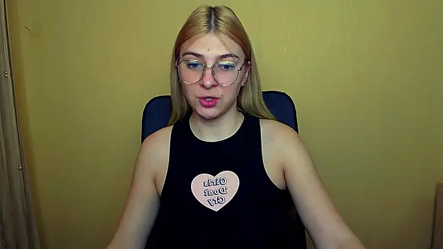 Snapshot of Luna_Lush_ chatting on January 13, 2025, 8:15 am Luna Lush  online show from January 13, 2025, 8:15 am