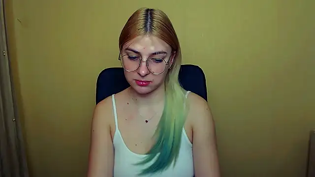 Snapshot of Luna_Lush_ chatting on January 14, 2025, 11:31 am Luna Lush  online show from January 14, 2025, 11:31 am