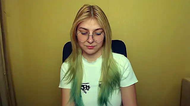 Snapshot of Luna_Lush_ chatting on January 30, 2025, 12:48 pm Luna Lush  online show from January 30, 2025, 12:48 pm