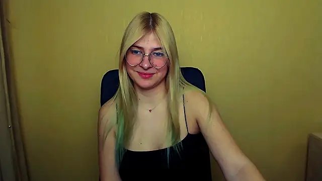 Snapshot of Luna_Lush_ chatting on February 4, 2025, 11:27 am Luna Lush  online show from February 4, 2025, 11:27 am