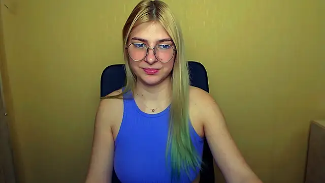 Snapshot of Luna_Lush_ chatting on February 6, 2025, 12:26 pm Luna Lush  online show from February 6, 2025, 12:26 pm