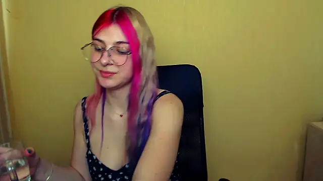 Snapshot of Luna_Lush_ chatting on February 26, 2025, 12:14 pm Luna Lush  online show from February 26, 2025, 12:14 pm