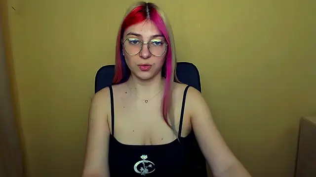 Snapshot of Luna_Lush_ chatting on March 5, 2025, 8:32 am Luna Lush  online show from March 5, 2025, 8:32 am