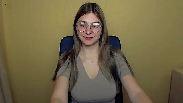 Snapshot of Luna_Lush_ chatting on September 17, 2025, 10:06 am Luna Lush  online show from September 17, 2025, 10:06 am