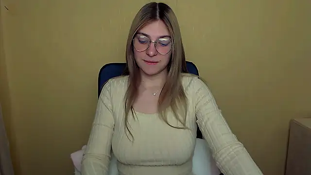 Snapshot of Luna_Lush_ chatting on October 1, 2025, 8:42 am Luna Lush  online show from October 1, 2025, 8:42 am