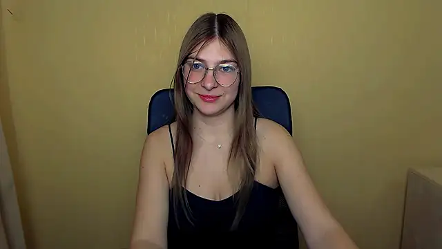 Snapshot of Luna_Lush_ chatting on October 13, 2025, 8:47 am Luna Lush  online show from October 13, 2025, 8:47 am