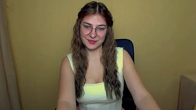 Snapshot of Luna_Lush_ chatting on October 17, 2025, 5:32 am Luna Lush  online show from October 17, 2025, 5:32 am