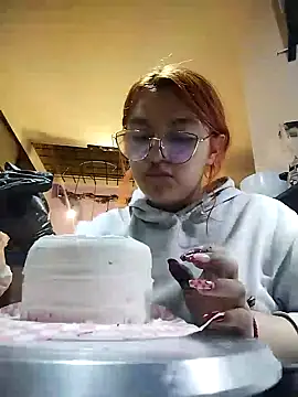 Snapshot of SophiaWeestt99 chatting on February 14, 2025, 5:19 am SophiaWeestt99 online show from February 14, 2025, 5:19 am