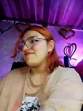 Snapshot of SophiaWeestt99 chatting on February 24, 2025, 4:27 am SophiaWeestt99 online show from February 24, 2025, 4:27 am