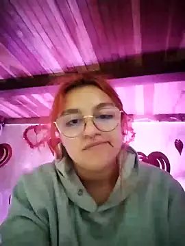 Snapshot of SophiaWeestt99 chatting on February 25, 2025, 1:41 am SophiaWeestt99 online show from February 25, 2025, 1:41 am