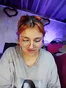 Snapshot of SophiaWeestt99 chatting on March 6, 2025, 8:19 am SophiaWeestt99 online show from March 6, 2025, 8:19 am