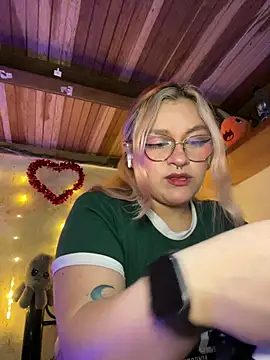 SophiaWeestt99 online show from February 18, 2026, 4:41 am