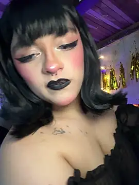 SophiaWeestt99 online show from May 2, 2026, 4:06 am