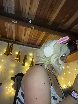 SophiaWeestt99 online show from May 10, 2026, 3:44 am