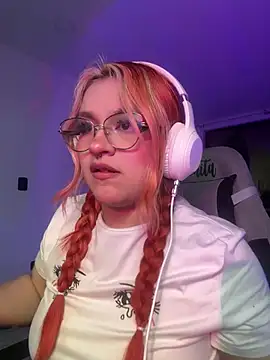 SophiaWeestt99 online show from June 7, 2026, 5:22 am