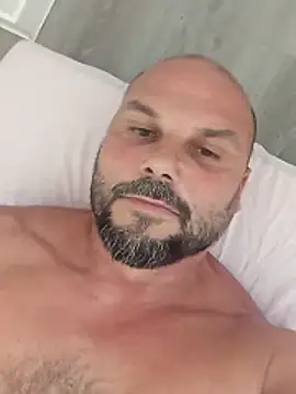 Javierchico online show from June 15, 2026, 1:24 pm