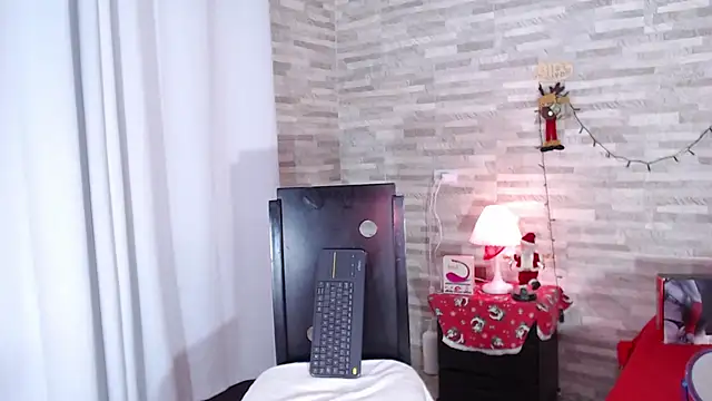 SarahhCooper online show from December 22, 2024, 11:33 am
