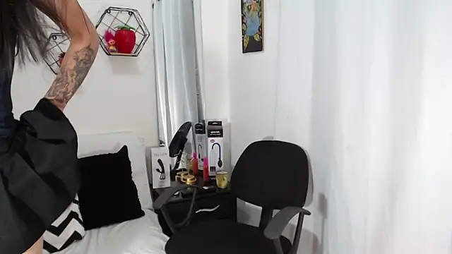 SarahhCooper online show from September 13, 2025, 3:34 pm