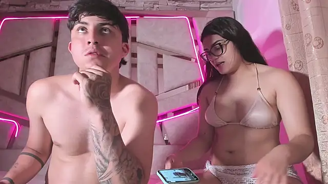 Snapshot of mia_and_austin chatting on September 23, 2025, 12:35 am mia and austin online show from September 23, 2025, 12:35 am