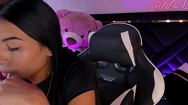 ZaraLim online show from September 28, 2025, 6:02 pm