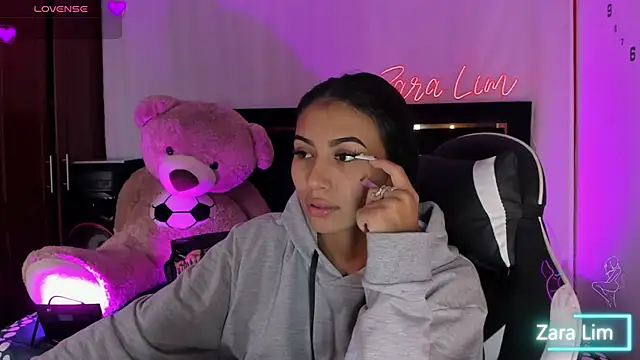 ZaraLim online show from September 30, 2025, 2:44 pm