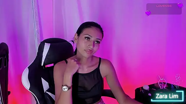 ZaraLim online show from October 3, 2025, 6:05 pm