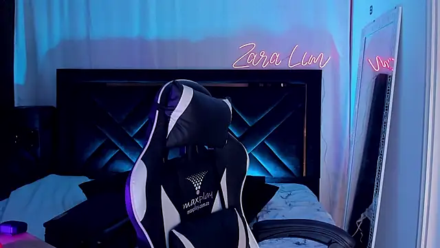 ZaraLim online show from November 14, 2025, 2:27 pm