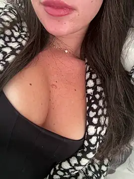 BetinaSoares online show from May 4, 2026, 3:19 pm